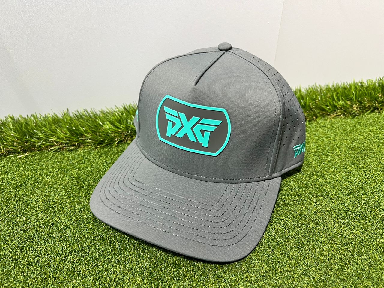 PXG DOG TAG 5-PANEL SNAPBACK CAP